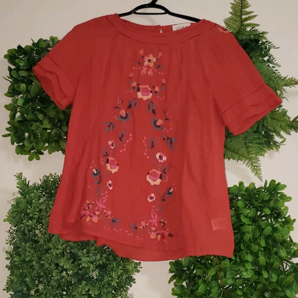 Short Sleeve Stitched Floral Blouse